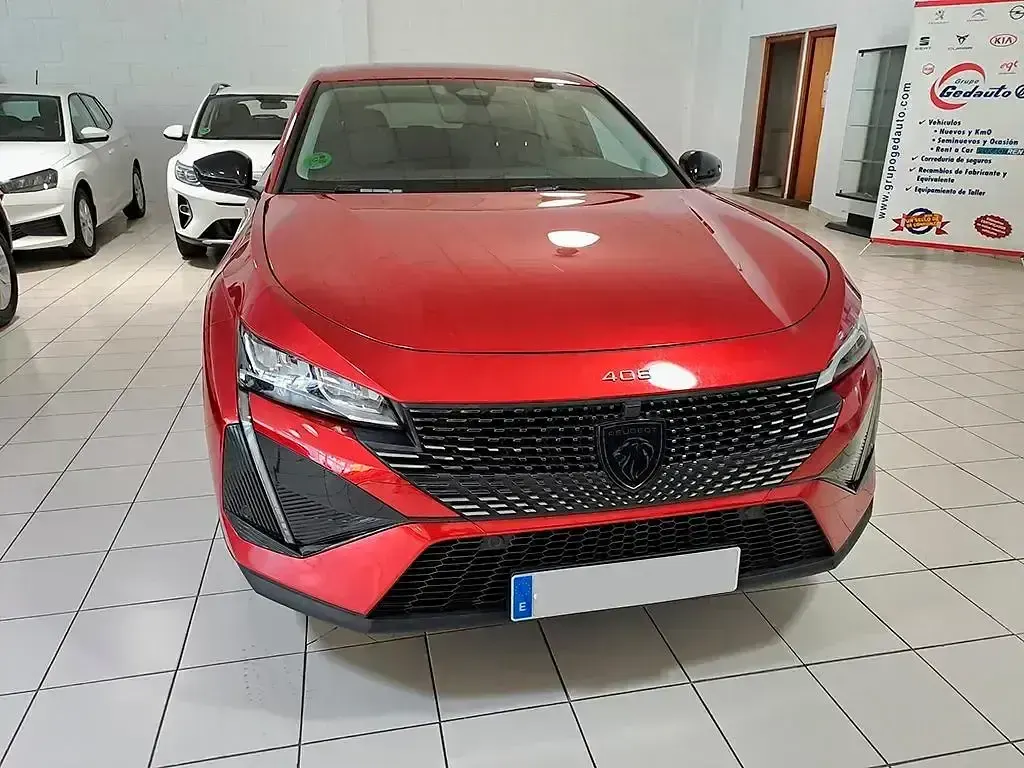 Usado Peugeot 408 Allure 130 CV (95 kW) 2023 Rojo Berlina