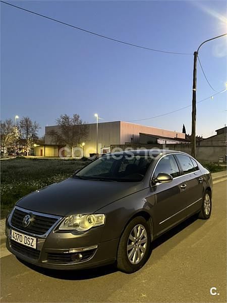 Usado VW Passat Trendline 105 CV (77 kW) 2005 Gris / plata Berlina