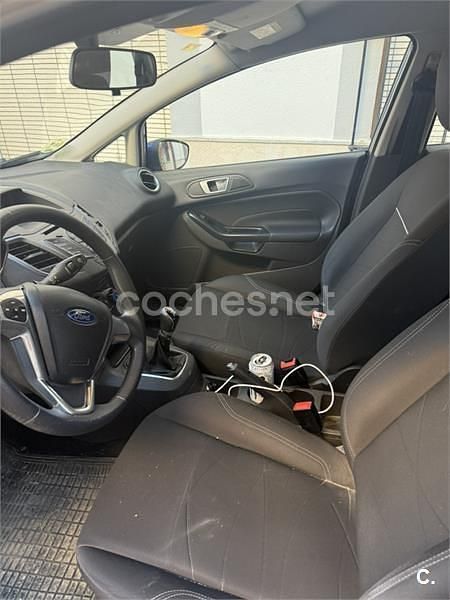 Usado Ford Fiesta Trend 75 CV (55 kW) 2015 Azul Berlina