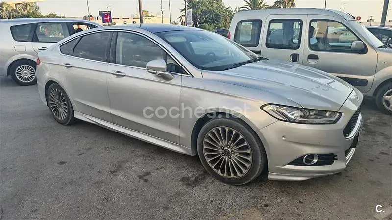 Usado Ford Mondeo Titanium 150 CV (110 kW) 2016 Gris / plata Berlina