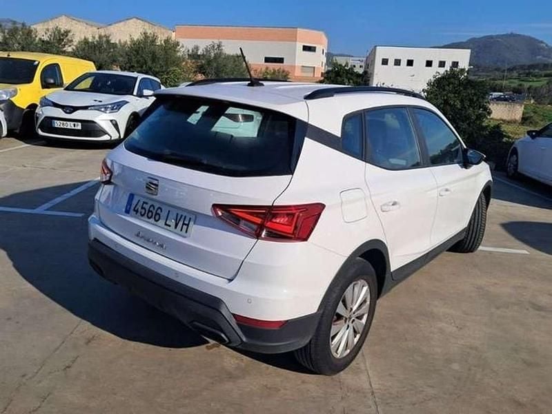 Usado Seat Arona Style Plus 110 CV (80 kW) 2021 Blanco SUV