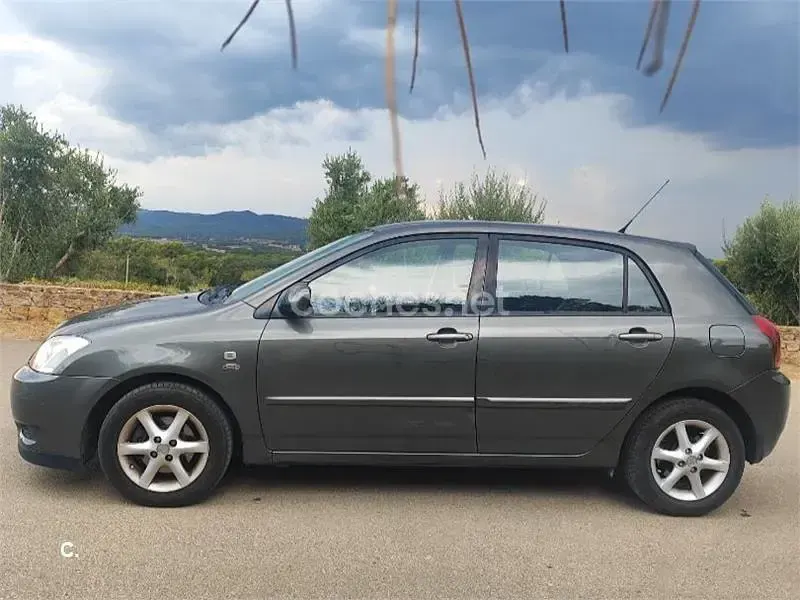 Usado Toyota Corolla Sol 90 CV (66 kW) 2002 Gris / plata Berlina