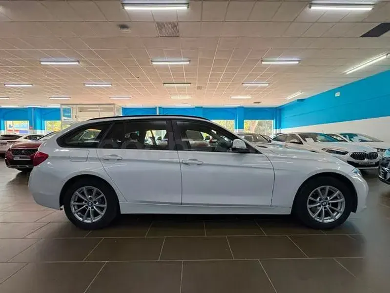 Usado BMW 318 Comfort Edition 150 CV (110 kW) 2017 Blanco Berlina