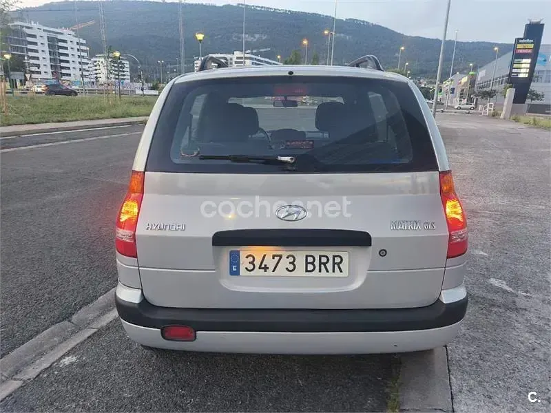 Usado Hyundai Matrix GLS 103 CV (75 kW) 2001 Gris / plata Monovolumen