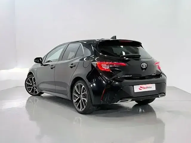 Usado Toyota Corolla Advance 184 CV (135 kW) 2021 Negro Berlina