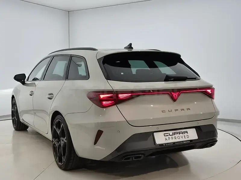 Usado Cupra Leon 150 CV (110 kW) 2025 Blanco Familiar