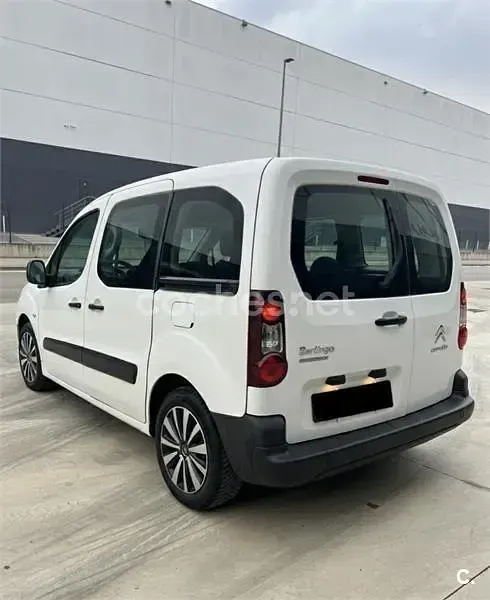 Usado Citroën Berlingo Feel 100 CV (73 kW) 2016 Blanco Monovolumen