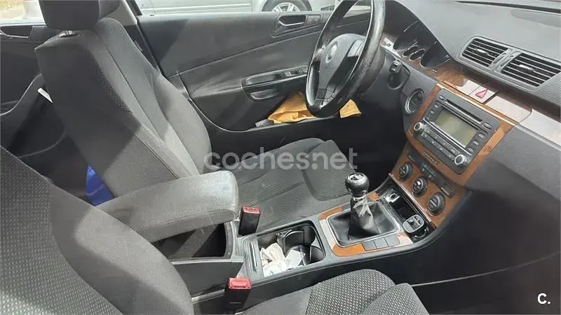 Usado VW Passat Trendline 115 CV (84 kW) 2006 Azul Berlina