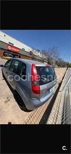 Usado Ford Fiesta Ghia 68 CV (50 kW) 2005 Gris / plata Utilitario