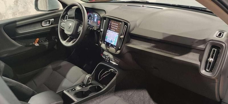 Usado Volvo XC40 Momentum 129 CV (94 kW) 2021 Gris SUV