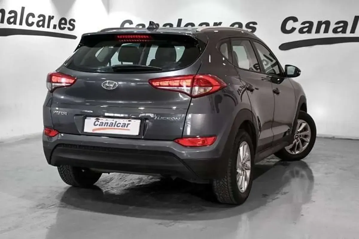 Usado Hyundai Tucson 114 CV (83 kW) 2016 Gris SUV
