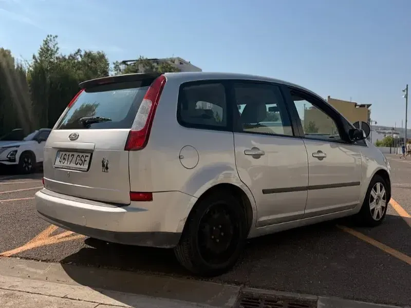 Usado Ford C-MAX Ghia 109 CV (80 kW) 2004 Gris / plata Monovolumen