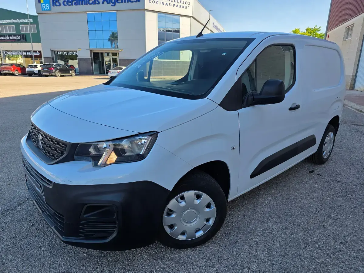 Usado Peugeot Partner 98 CV (72 kW) 2022 Blanco Monovolumen