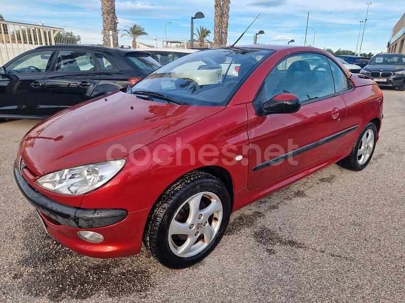 Rojo Usado 2001 Peugeot 206 Descapotable | 2600 € (Buen precio) - Imagen 1/4