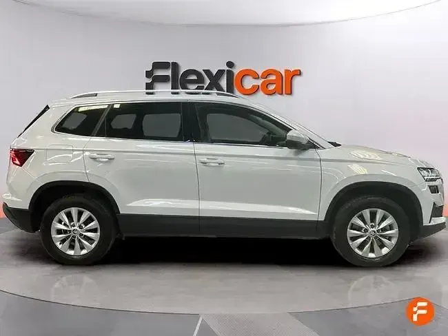 Usado Skoda Karoq Ambition 150 CV (110 kW) 2023 Blanco SUV