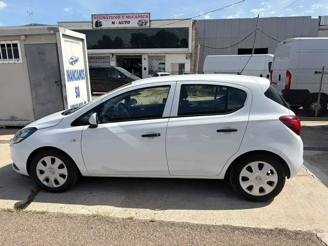 Usado Opel Corsa Expression 75 CV (55 kW) 2017 Blanco Utilitario