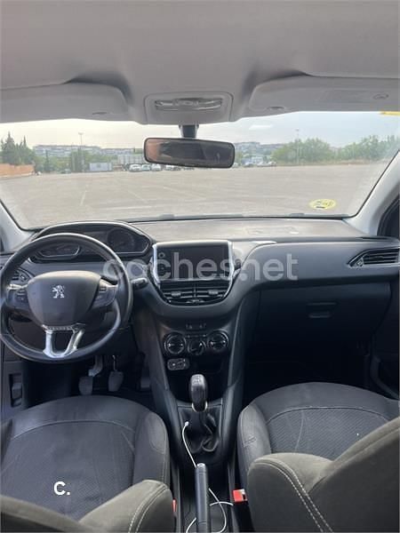 Usado Peugeot 208 Active 92 CV (67 kW) 2013 Negro Utilitario