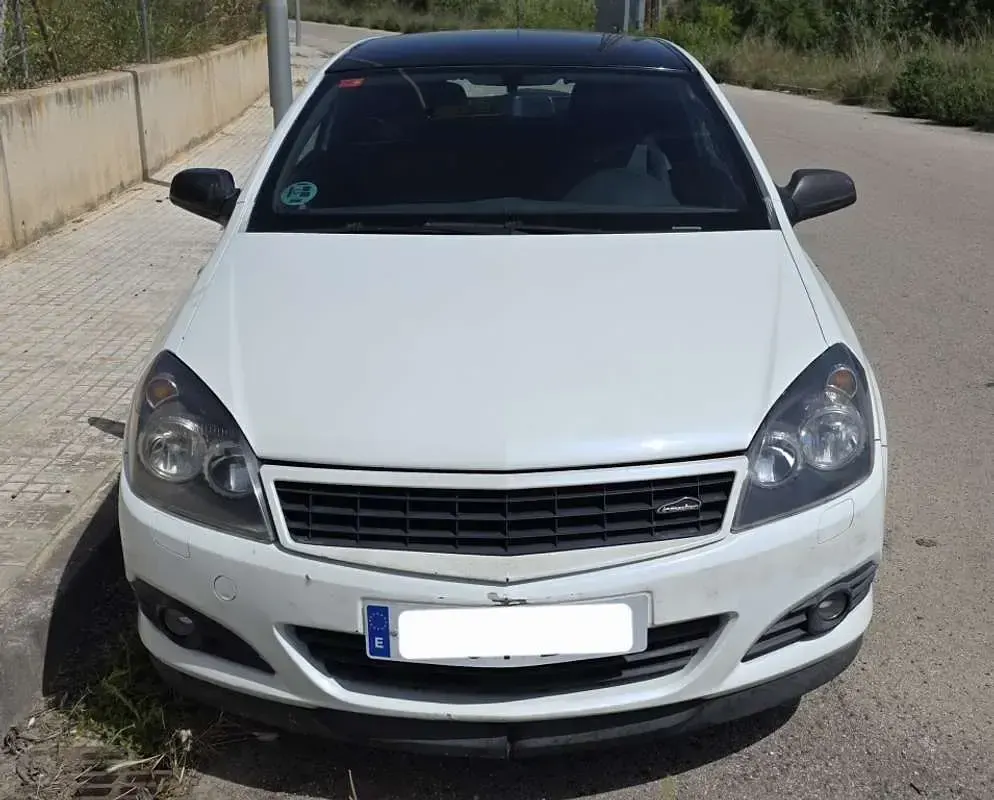 Usado Opel Astra GTC Enjoy 105 CV (77 kW) 2006 Blanco Utilitario