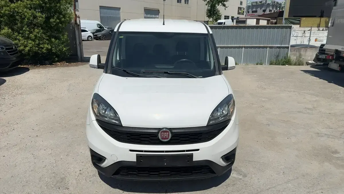 Usado Fiat Doblò 95 CV (69 kW) 2022 Blanco Monovolumen