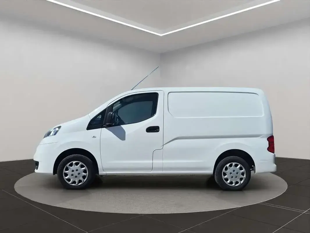 Usado Nissan NV200 90 CV (66 kW) 2018 Blanco Monovolumen