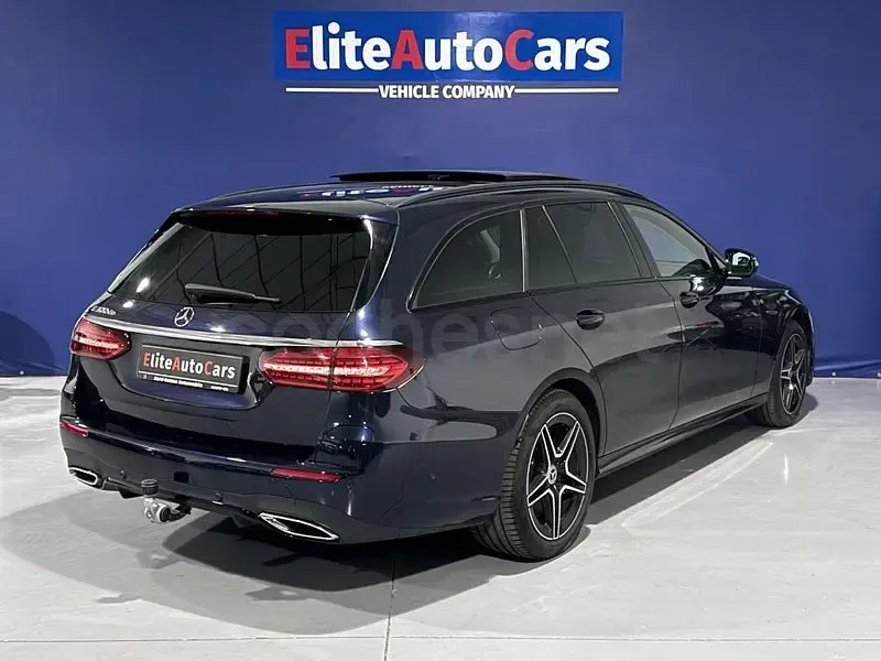 Usado Mercedes E300 306 CV (225 kW) 2022 Azul Familiar
