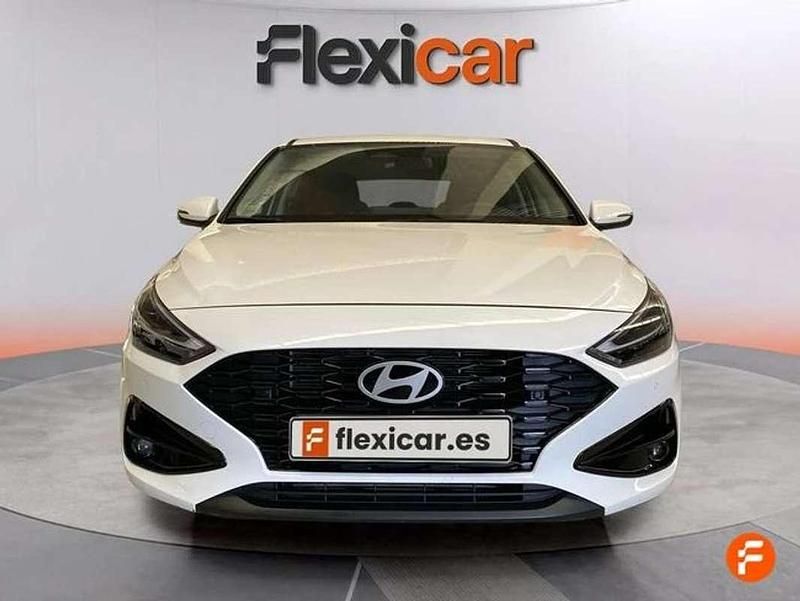 Usado Hyundai i30 120 CV (88 kW) 2024 Blanco Berlina