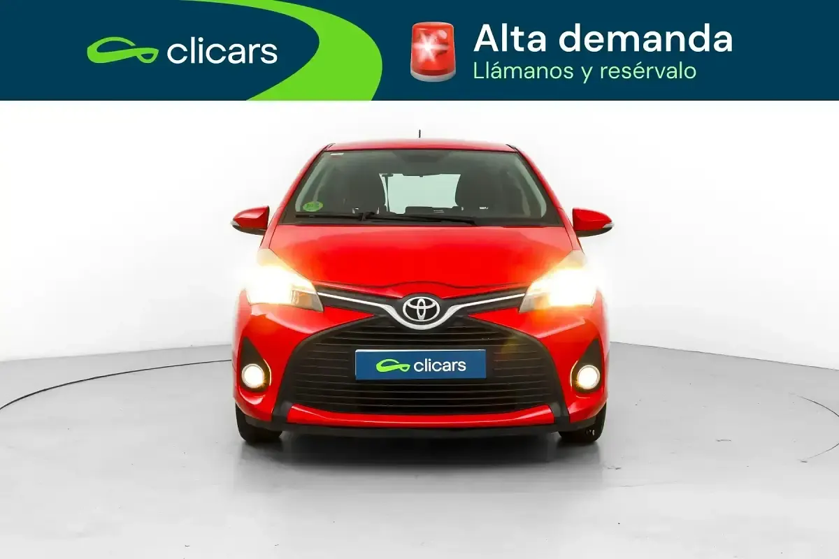 Usado Toyota Yaris City 99 CV (72 kW) 2015 Rojo Utilitario