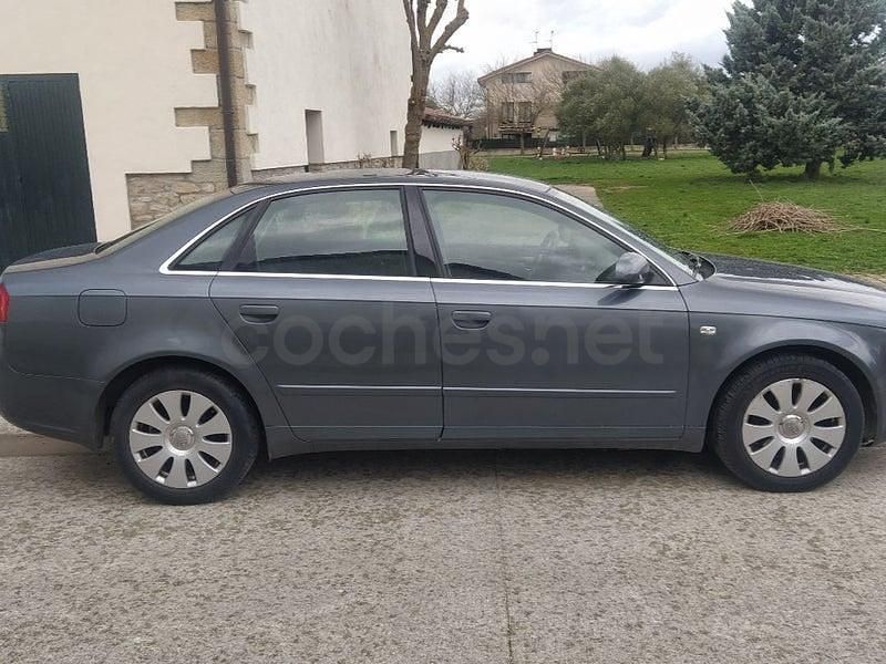 Usado Audi A4 140 HP (102 kW) 2006 Cinzento Sedan