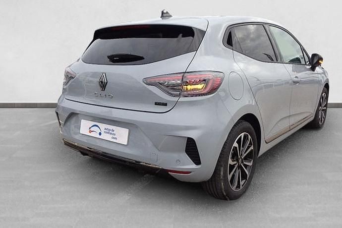 Käytetty Renault Clio V Techno 145 HP (106 kW) 2025