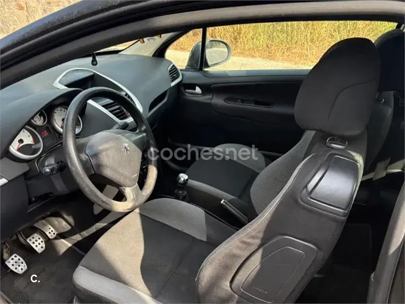 Usado Peugeot 207 90 CV (66 kW) 2006 Negro Berlina