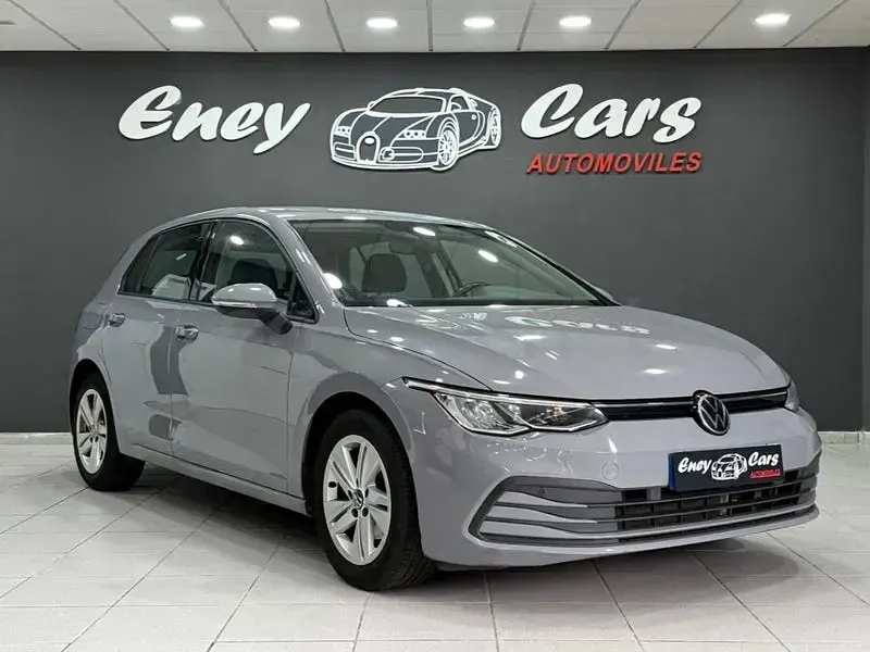 Usado VW Golf VIII 110 CV (80 kW) 2022 Gris / plata Berlina