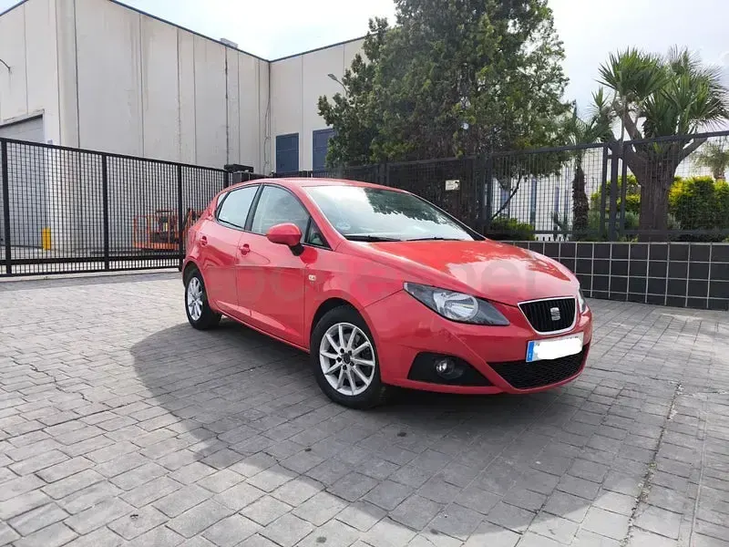 Usado Seat Ibiza Style 105 CV (77 kW) 2012 Rojo Berlina