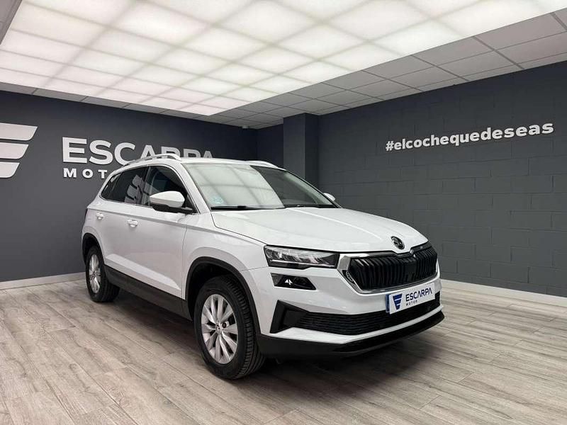 Usado Skoda Karoq Ambition 150 CV (110 kW) 2022 Blanco SUV