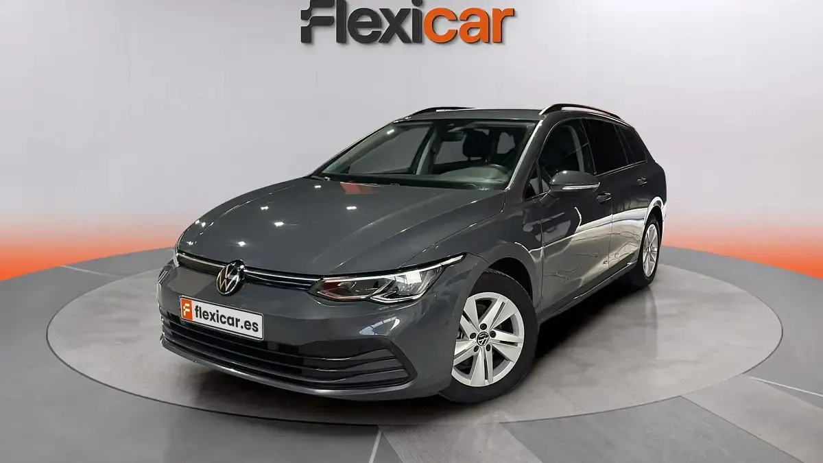 Usado VW Golf VIII Life 131 CV (96 kW) 2024 Gris Familiar