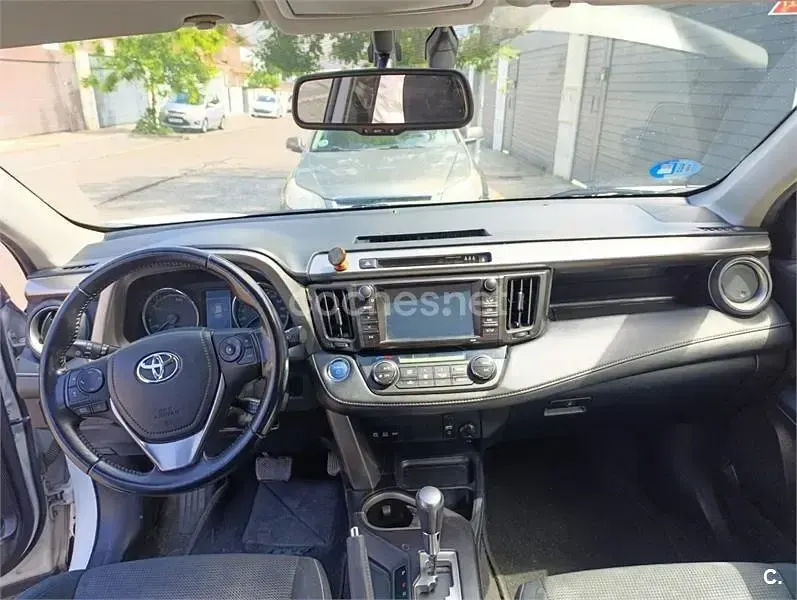 Usado Toyota RAV4 Hybrid Executive 197 CV (144 kW) 2016 Blanco SUV