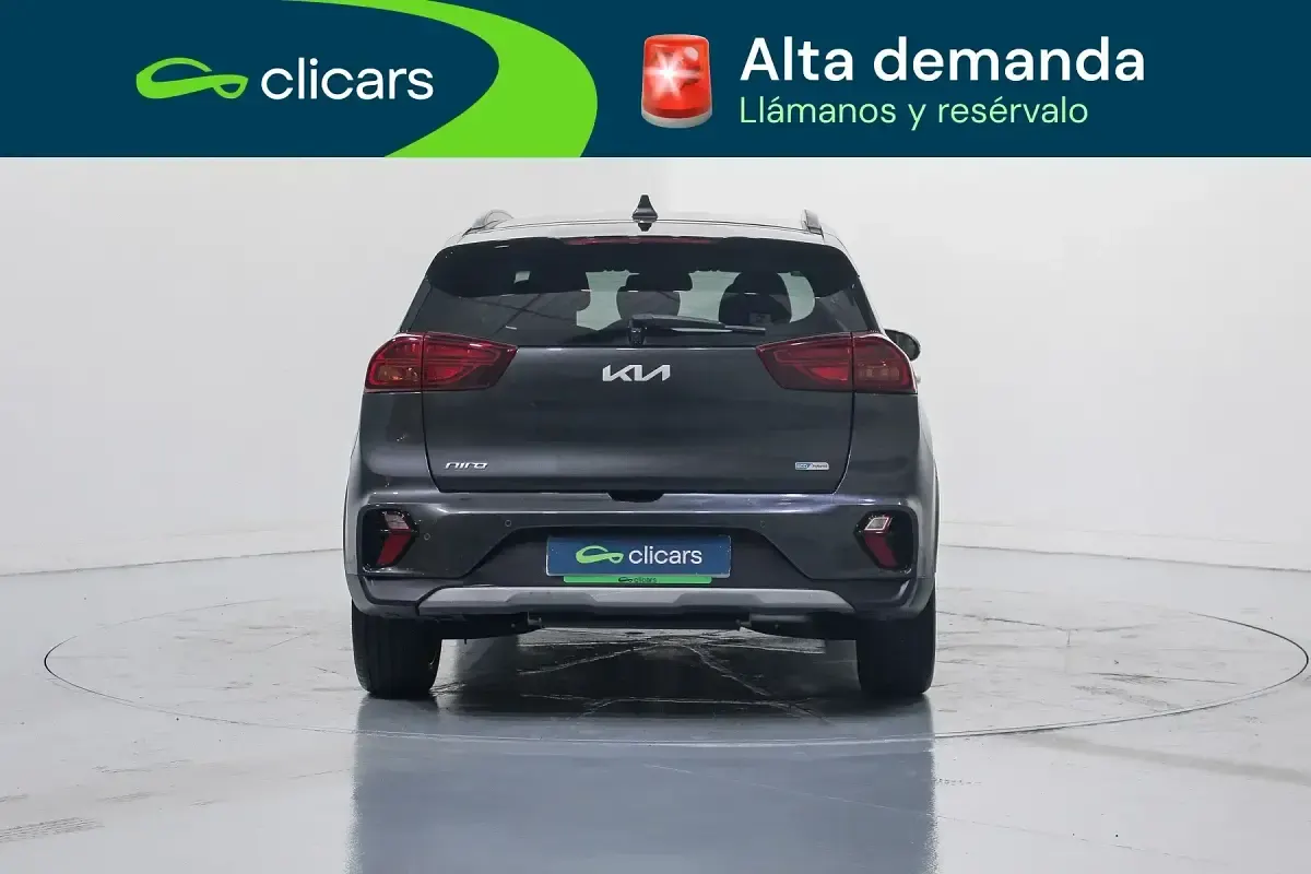 Usado Kia Niro 141 CV (103 kW) 2022 Gris / plata SUV