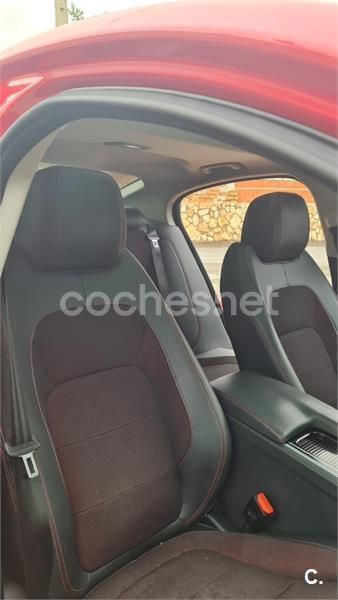 Rojo Usado 2020 Jaguar XE R-Sport Berlina | 29.900 € - Imagen 1/1