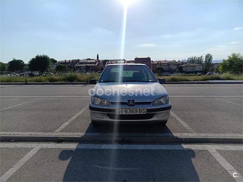 Usado Peugeot 106 60 CV (44 kW) 2000 Gris / plata Utilitario