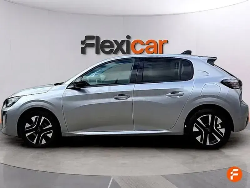 Usado Peugeot 208 Allure 100 CV (73 kW) 2025 Gris / plata Utilitario