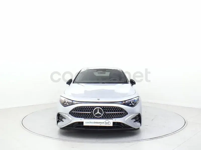 Usado Mercedes CLA180 136 CV (100 kW) 2026 Gris / plata Berlina