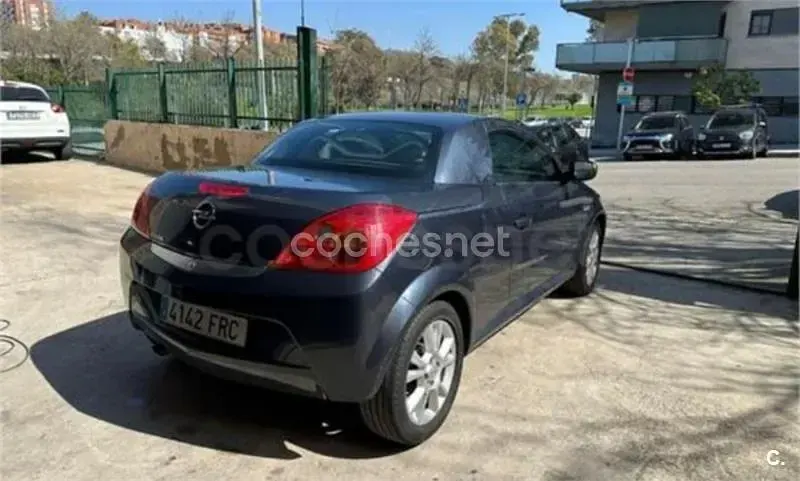 Usado Opel Tigra Enjoy 90 CV (66 kW) 2007 Azul Descapotable