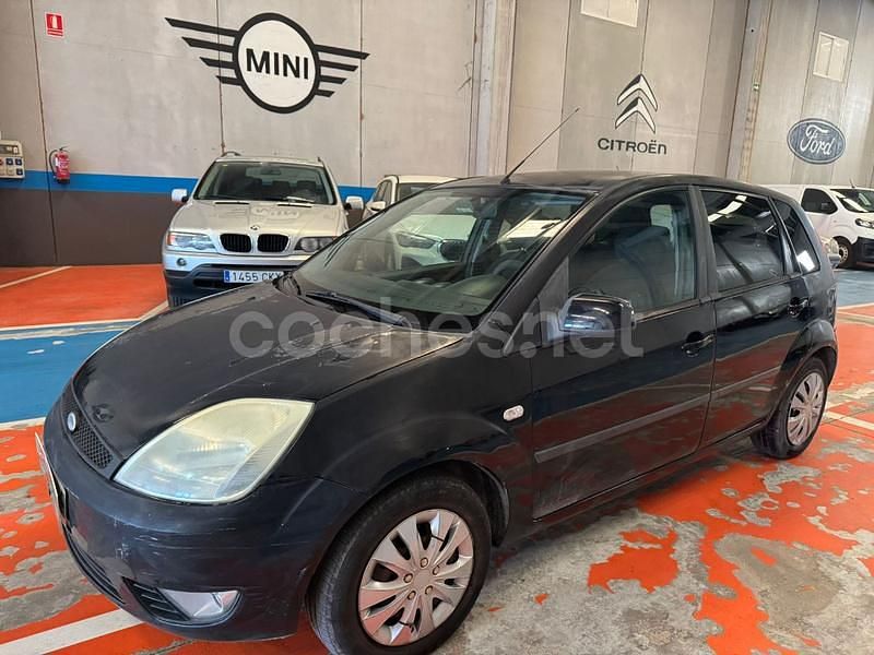 Usado Ford Fiesta Trend 80 CV (58 kW) 2005 Negro Berlina