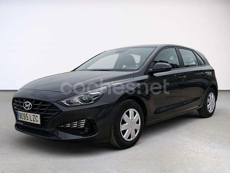 Gris / plata Usado 2022 Hyundai i30 Berlina | 16.110 € (Buen precio) - Imagen 1/4