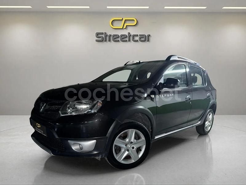 Gris / plata Usado 2016 Dacia Sandero Lauréate Berlina | 7890 € (Precio justo) - Imagen 1/4