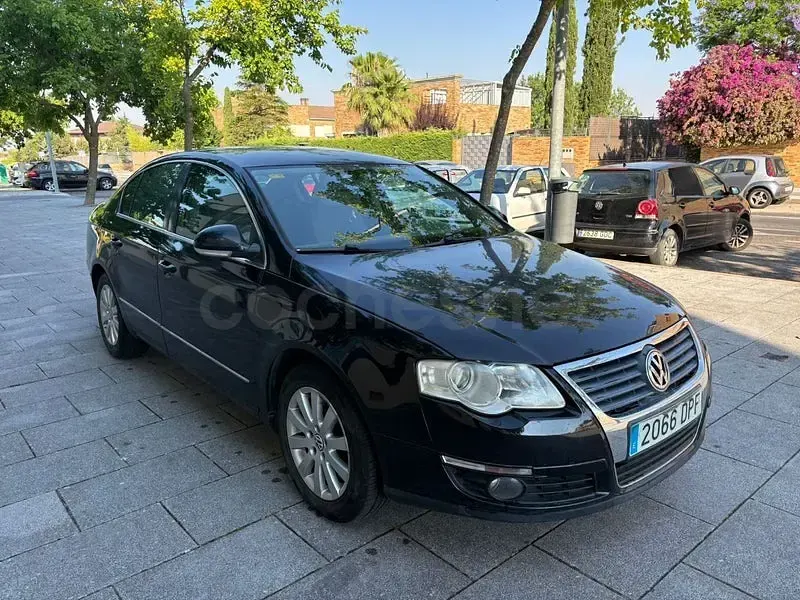 Usado VW Passat Advance 140 CV (102 kW) 2005 Negro Berlina