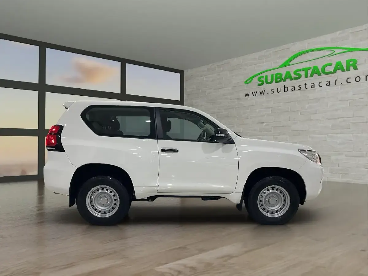 Używany Toyota Land Cruiser 176 KM (129 kW) 2021 Biały SUV