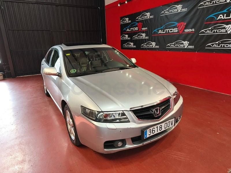 Usado Honda Accord Executive 140 CV (102 kW) 2004 Gris / plata Berlina
