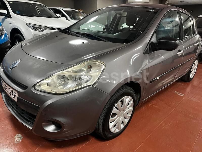 Gris / plata Usado 2010 Renault Clio II Authentique Berlina | 4200 € (Precio justo) - Imagen 1/4