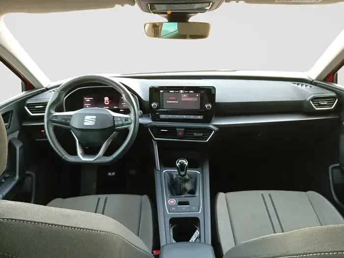 Usado Seat Leon Style 110 CV (80 kW) 2022 Rojo Berlina