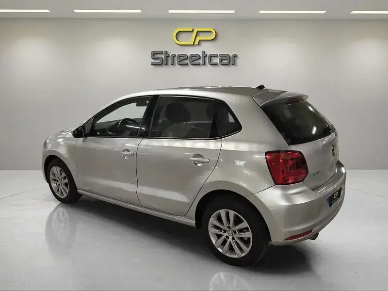Usado VW Polo Advance 90 CV (66 kW) 2016 Gris / plata Berlina